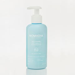 Frasco con dosificador de Blue Calming Panthenol 1% Cleansing Milk, 190 ml