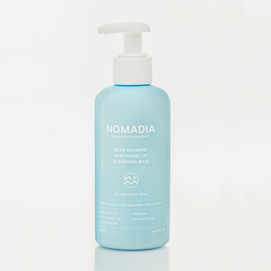 Frasco con dosificador de Blue Calming Panthenol 1% Cleansing Milk, 190 ml